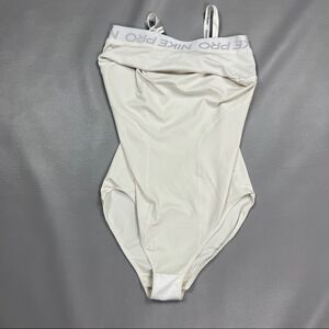 Nike Pro women Capsule Sleeveless Tight Fit Bodysuit bv3416 White Size Medium